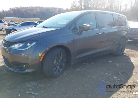 2018 Chrysler Pacifica Touring Plus из США, поврежденный, VIN 2C4RC1FG1JR204449